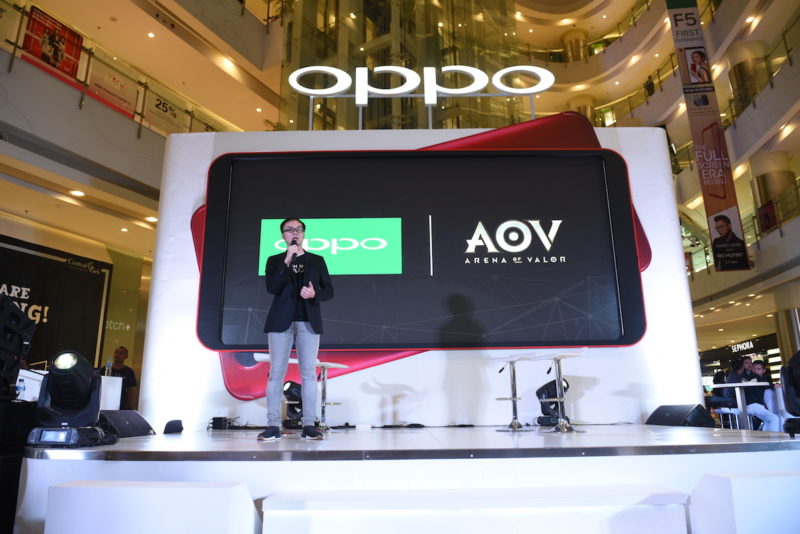 Hans saleh, product manager garena arena of valor (aov) menjelaskan tentang kompetisi garena arena of valor yang diadakan selama oppo f5 first experience dan berhadiah total 10 unit oppo f5 dan voucher in game sebesar rp5. 000. 000,00