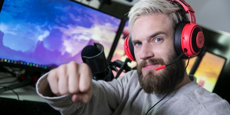 Bantu pewdiepie, seorang hacker berhasil meretas puluhan ribu smart tv! Gamedam