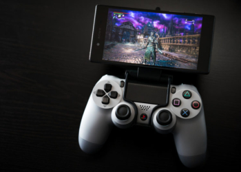 Update firmware, sekarang kalian bisa memainkan game ps4 melalui perangkat ios! Gamedaim