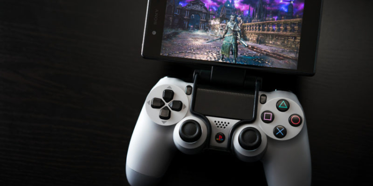 Update firmware, sekarang kalian bisa memainkan game ps4 melalui perangkat ios! Gamedaim