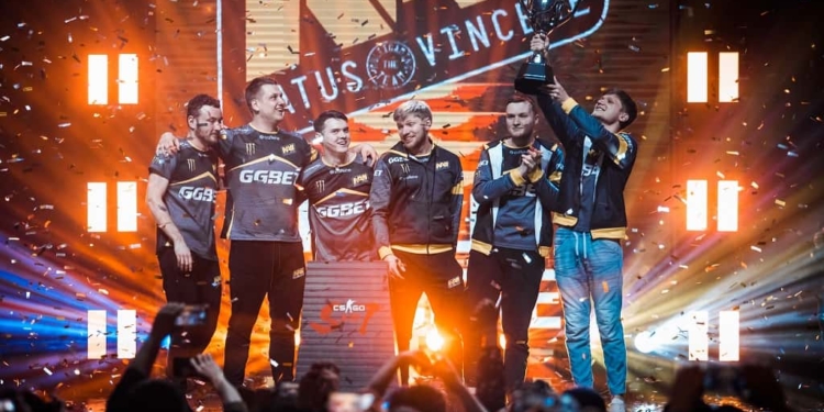 Kalahkan fnatic, na'vi resmi juarai tournamen starseries & ileague s7! Gamedaim