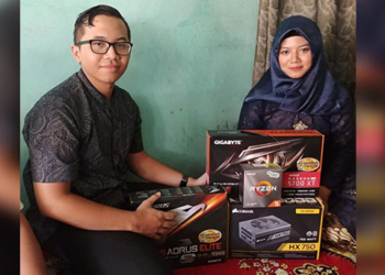 Terlalu santuy, seorang pria melamar kekasihnya dengan hardware pc! Gamedaim