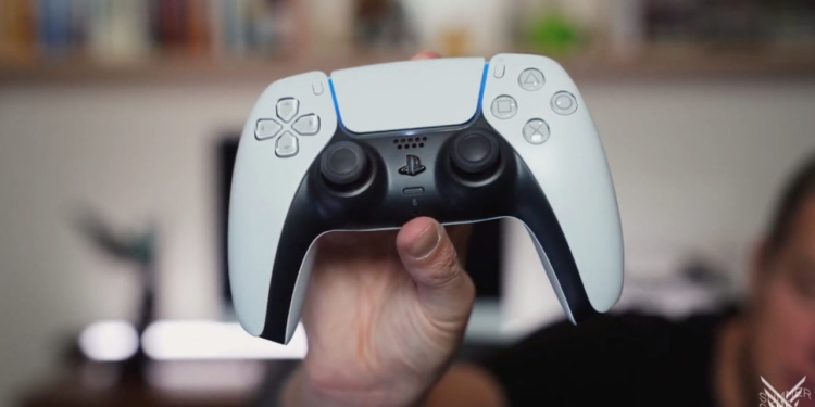 Geoff keighley perlihatkan perbedaan controller ps4 dan playstation 5! Gamedaim