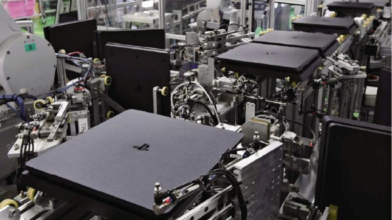 Robot Di Pabrik Sony Ternyata Hanya Butuh Waktu 30 Detik Untuk Membuat Playstation 4! Gamedaim