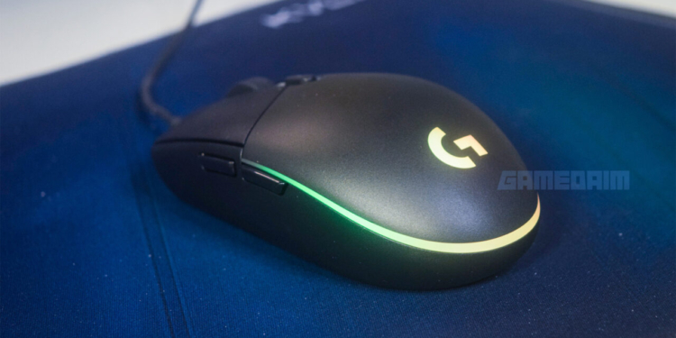 Logitech g102 lightsync mouse on mousepad closeup gamedaim review