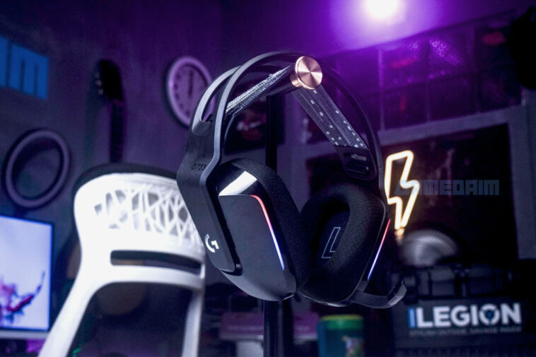 Logitech G733 Headset With Stand Closeup Gamedaim Review