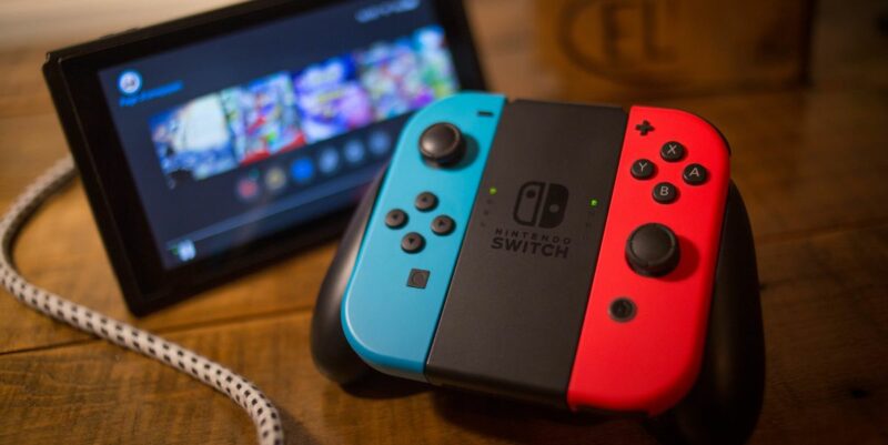 Nintendo Harus Tinggalkan Switch Original Demi Switch Lite 