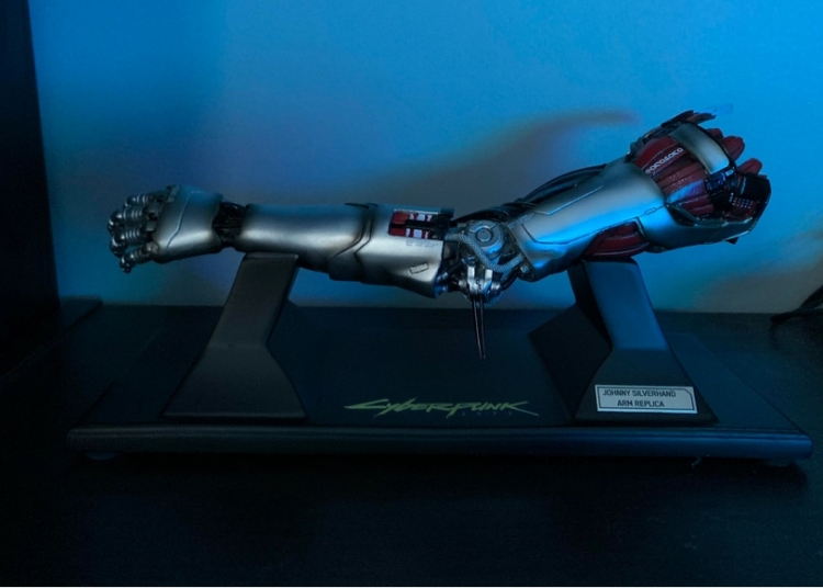 Cyberpunk 2077 membuat tangan jhonny silverhand untuk gamer dengan kekurangan fisik | cdpr