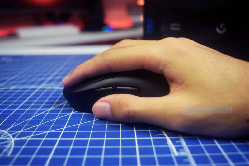 Logitech g pro x superlight grip side view gamedaim review