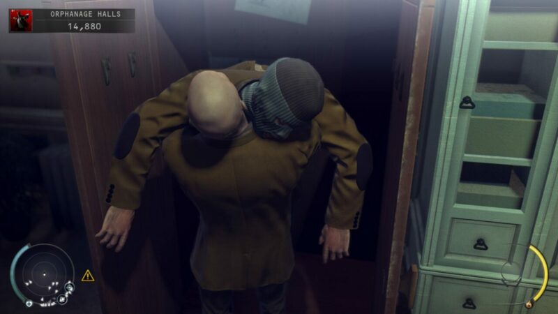 Cara Menyembunyikan Tubuh Musuh di Hitman 3 | Game Center