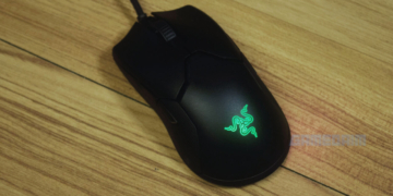 Razer viper 8khz flatlay gamedaim review