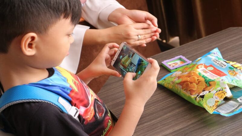 Riset Wahai Adik Adik, Bermain Game Terlalu Lama Bisa Bikin Nilai Sekolah Kamu Jelek