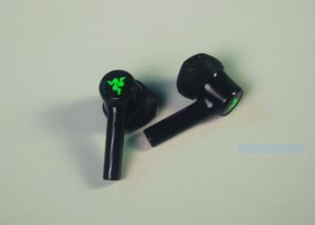 Razer hammerhead true wireless x flatlay putih gamedaim review