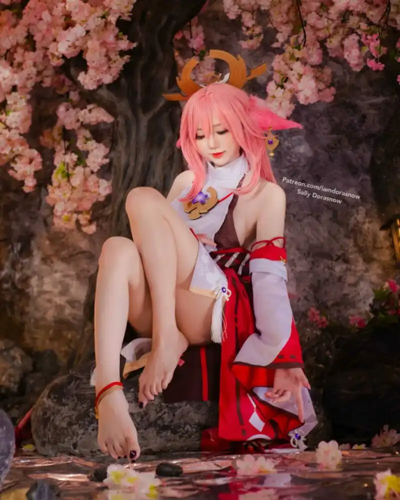 Yae Miko Cosplay
