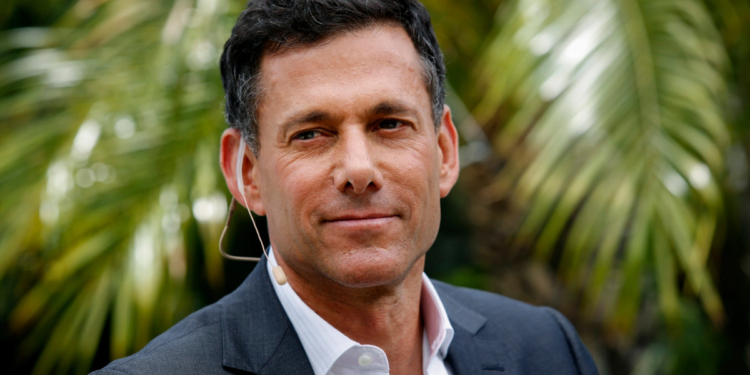 Strauss zelnick tetap menjadi ceo take-two interactive