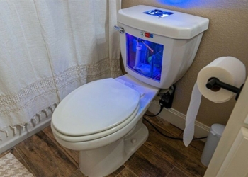 Seorang youtuber buat pc gaming yang bekerja layaknya toilet | gamedaim