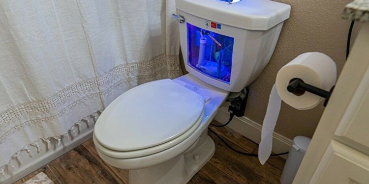 Seorang youtuber buat pc gaming yang bekerja layaknya toilet | gamedaim