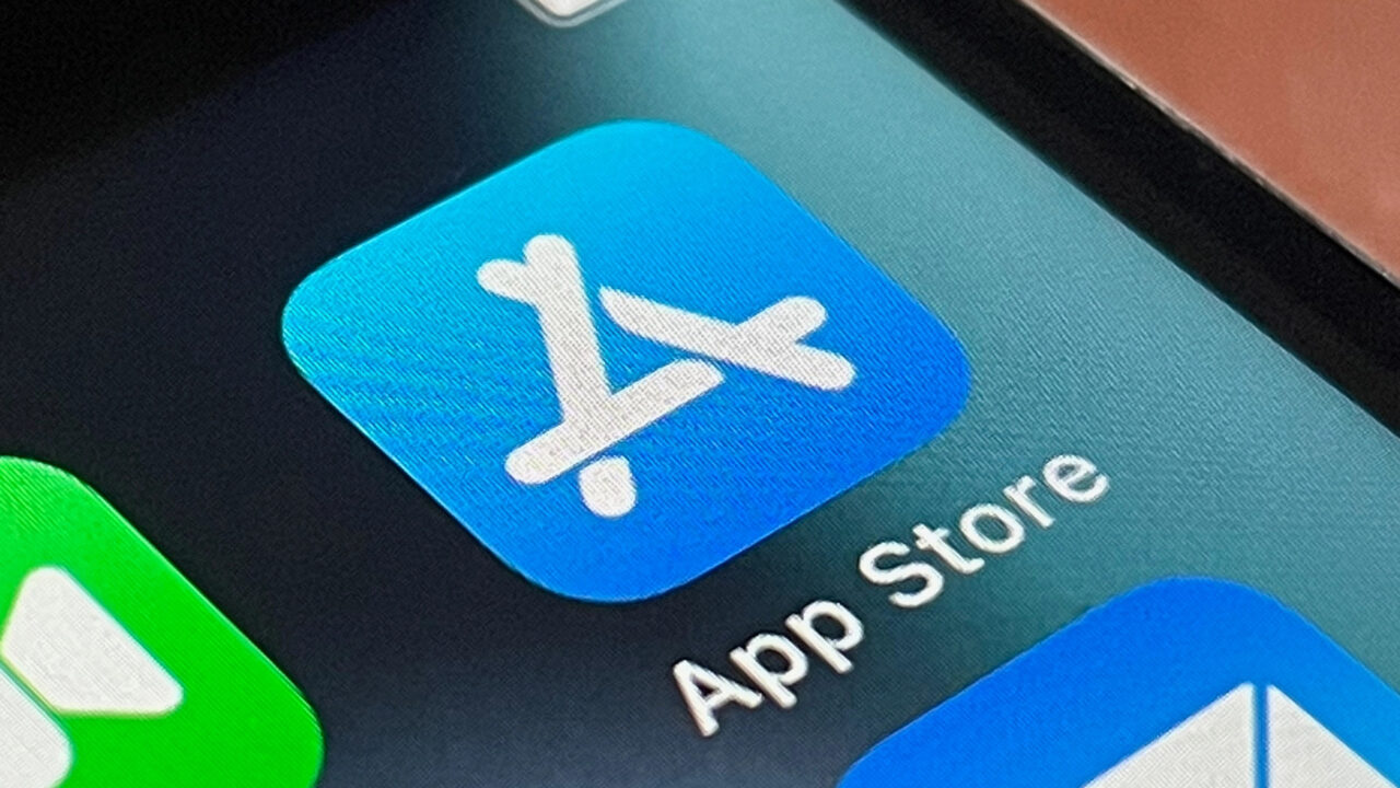 Bloomberg: Apple Akan Izinkan Toko Aplikasi Eksternal dan Sideloading di iOS
