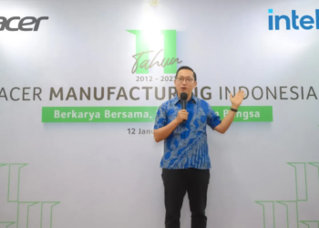 Pre ident director acer indone ia herbet ang  edang memberikan opening  peech dalam agenda 11 tahun acer manufacturing indone ia