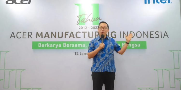 Pre ident director acer indone ia herbet ang  edang memberikan opening  peech dalam agenda 11 tahun acer manufacturing indone ia