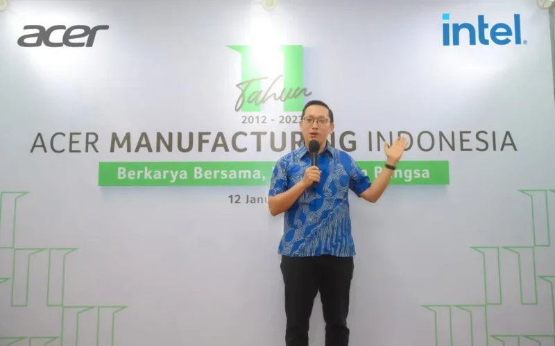 Pre Ident Director Acer Indone Ia Herbet Ang  Edang Memberikan Opening  Peech Dalam Agenda 11 Tahun Acer Manufacturing Indone Ia