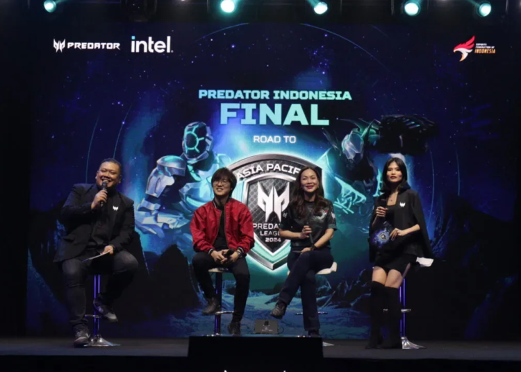 [kiri ke kanan] host gerry eka; richard permana, wakil kepala bidang wasit dan pelatih pengurus besar esports indonesia; ibu leny ng, chief operating officer, acer indonesia; host abigail