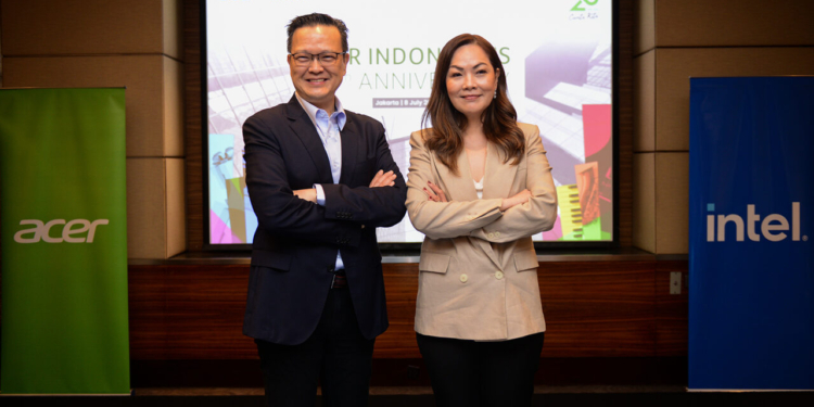 Dari kiri ke kanan andrew hou, president of acer pan asia pacific operations dan leny ng, president director of acer indonesia