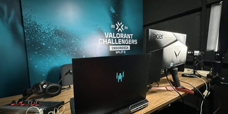 Produk predator gaming yang digunakan selama turnamen vci 2024 [kiri ke kanan] predator helios neo 16 acer xv252qf logo predator