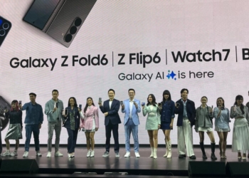 Samsung z fold6 flip6 group photo