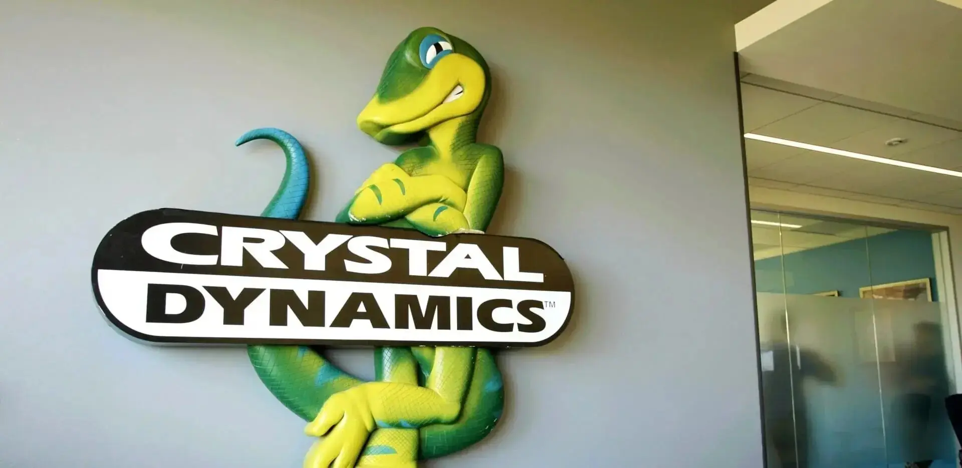 Dev. Tomb raider, crystal dynamics phk beberapa karyawan