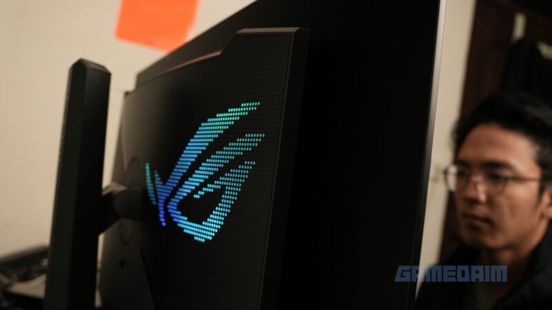 Monitor ASUS ROG Strix OLED XG32UCWG untuk gaming dan hiburan visual