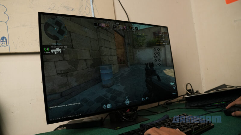 Monitor ASUS ROG Strix OLED XG32UCWG untuk gaming dan hiburan visual