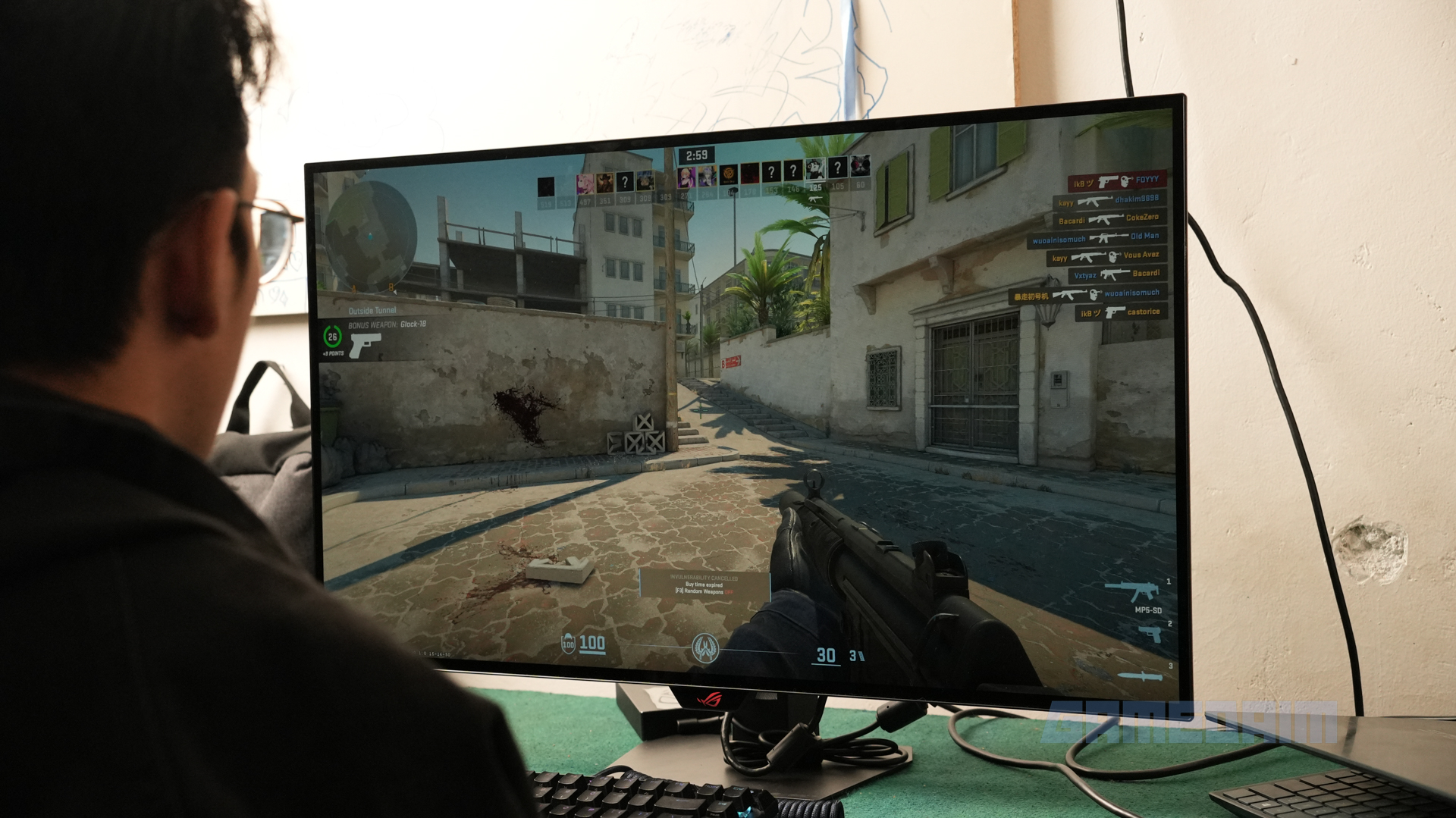 Monitor gaming ASUS ROG Strix OLED XG32UCWG dengan layar besar dan fitur canggih
