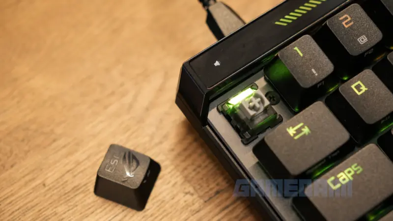 Gambaran keyboard gaming ASUS ROG Falchion Ace HFX dengan pencahayaan RGB dan desain modern