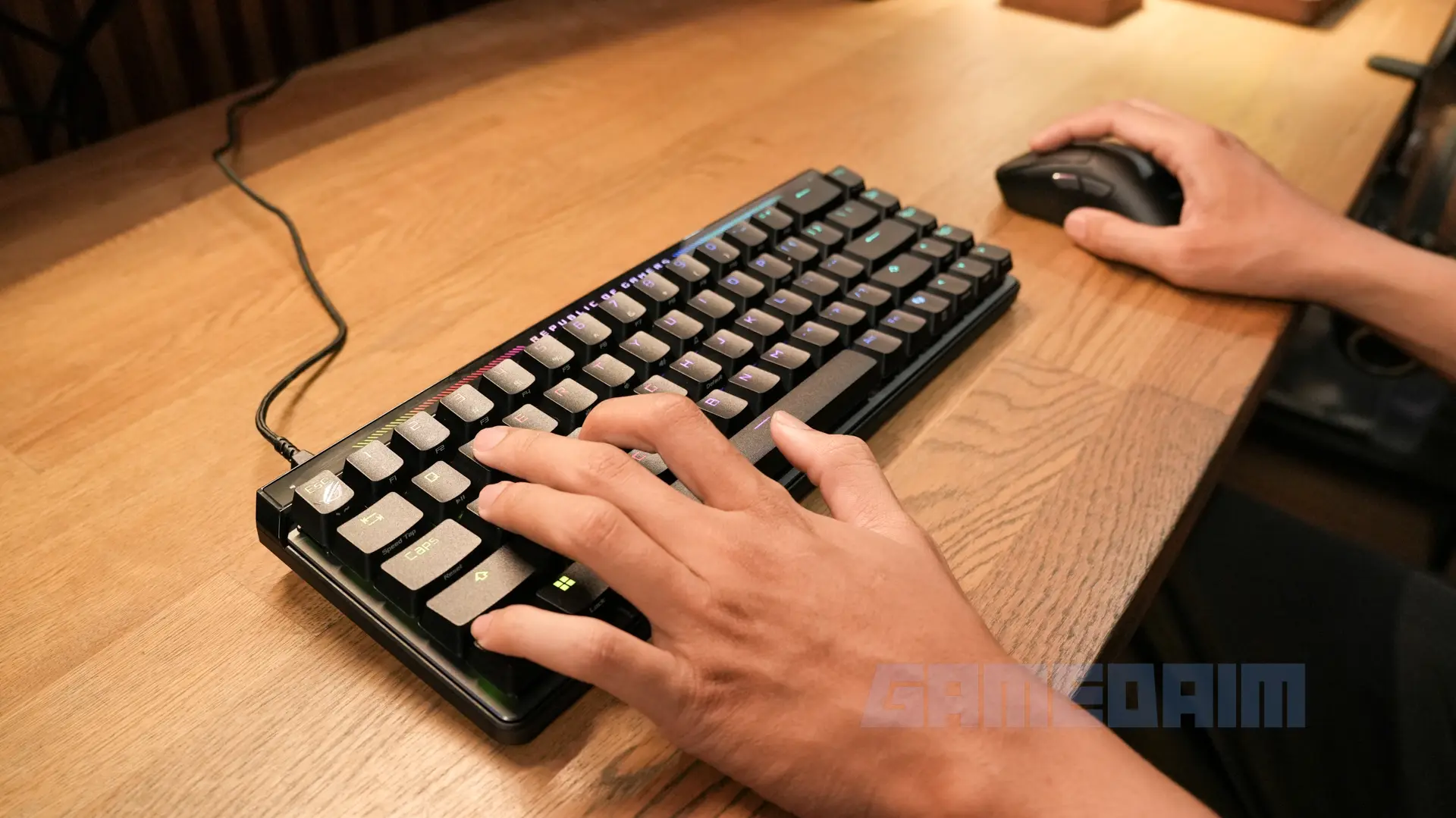 Gambaran keyboard gaming ASUS ROG Falchion Ace HFX dari Gamedaim