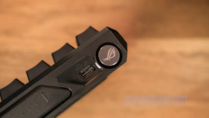 Gambar ASUS ROG Falchion Ace HFX yang digunakan dalam ulasan Gamedaim