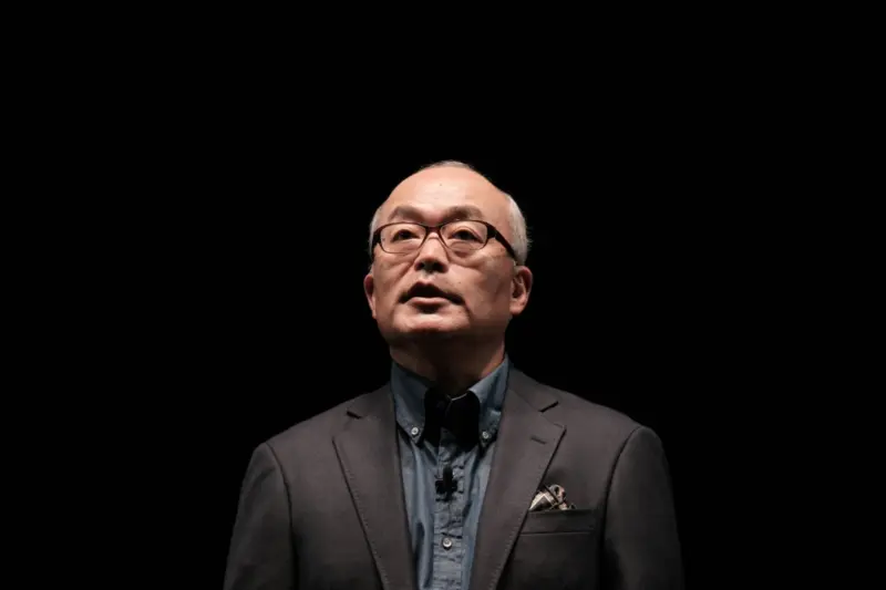 Sony Belum Tentukan Jadwal Rilis PS6 karena Kelangkaan Komponen 2 Gambar menunjukkan Sony dan kemungkinan konsep PS6 yang belum dirilis