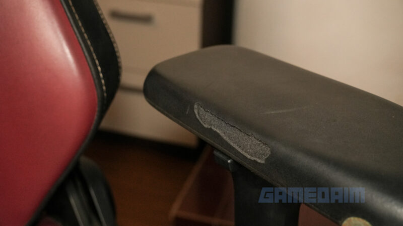 Pengalaman Secretlab TITAN Evo (Harry Potter Edition) Setelah 3 Tahun Pemakaian 18 Gamer duduk di kursi Secretlab TITAN Evo 3 selama 3 tahun dalam review Gamedaim
