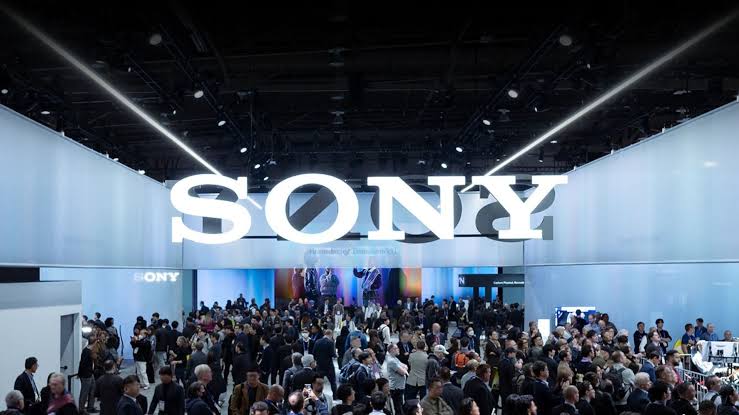 Logo Sony dan panggung CES tanpa kehadiran Sony untuk pertama kalinya dalam 60 tahun