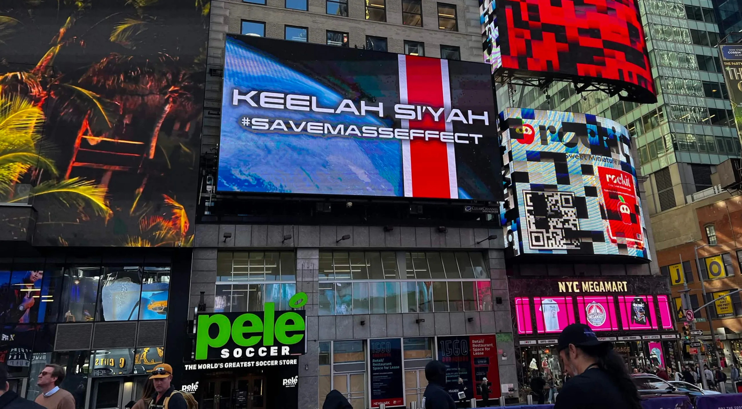 Gool Square Fans Mass Effect Pasang Billboard #SaveMassEffect di Times Square ...