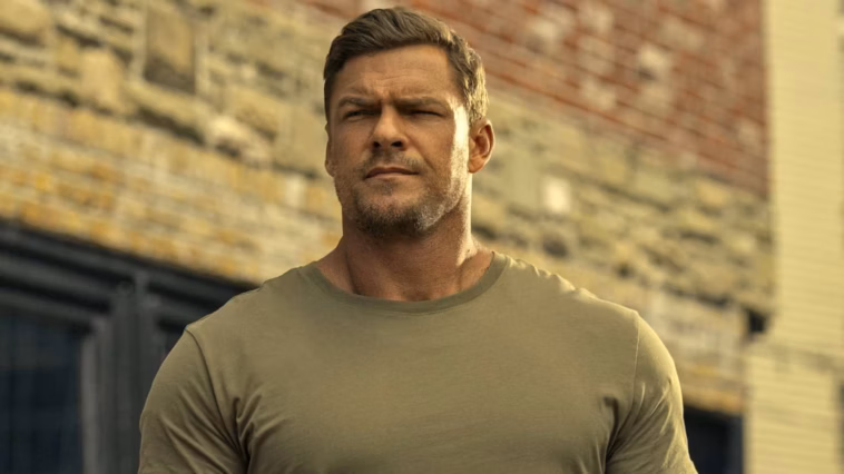 Alan Ritchson sebagai pemeran utama dalam film Helldivers yang ditunda hingga 2028